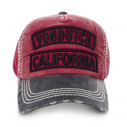 Complétez votre collection grâce à cette casquette California adulte Von Dutch. Elle est disponible en trois coloris : rouge, marron ou gris. Elle est réglable à l'arrière pour plus de confort.