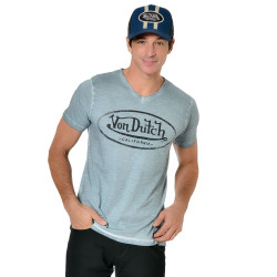 Ce t-shirt homme col v bleu Von Dutch va très vite devenir un incontournable de votre garde-robe. N'hésitez plus, foncez pour ce t-shirt homme von dutch.