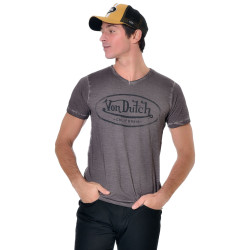 Avec ce t-shirt homme gris foncé logo Von Dutch, créez-vous un look rock et branché à toutes épreuves. Saurez-vous déceler l'oeil Von Dutch sur ce t-shirt homme ? 