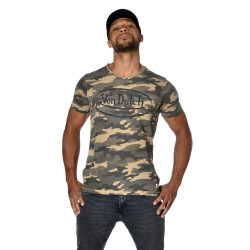 Optez pour ce t-shirt camouflage homme logo von dutch pour adopter un look militaire homme. Portez également ce t-shirt imprimé camouflage pour décaler votre tenue de tous les jours.