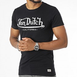Nouveauté de la collection Von Dutch 2023, ce t-shirt noir pour Homme Von Dutch est à col rond avec une coupe normale. Le logo blanc Von Dutch est imprimé sur le devant du t-shirt et un petit logo est imprimé en haut du dos.